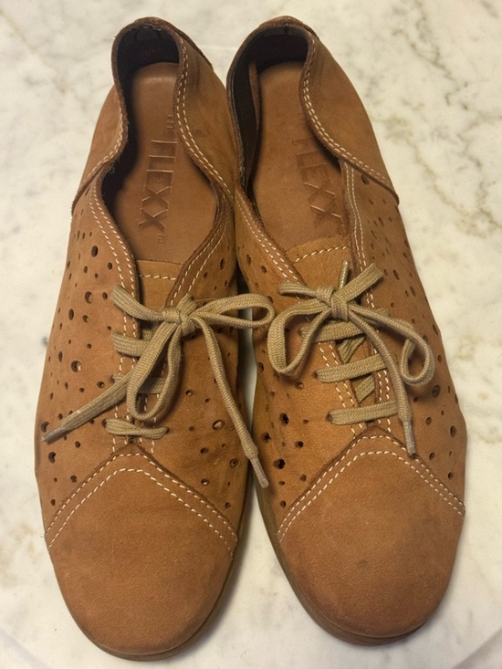 THE FLEXX Shoes - Women’s Casual Perforated Suede Lace-Up Shoes in Tan